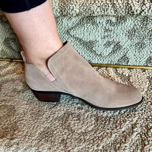 EUC Lucky Brand Bollo Tan Suede Bootie Ankle Boots Shoes Size 8 M - Picture 6 of 8